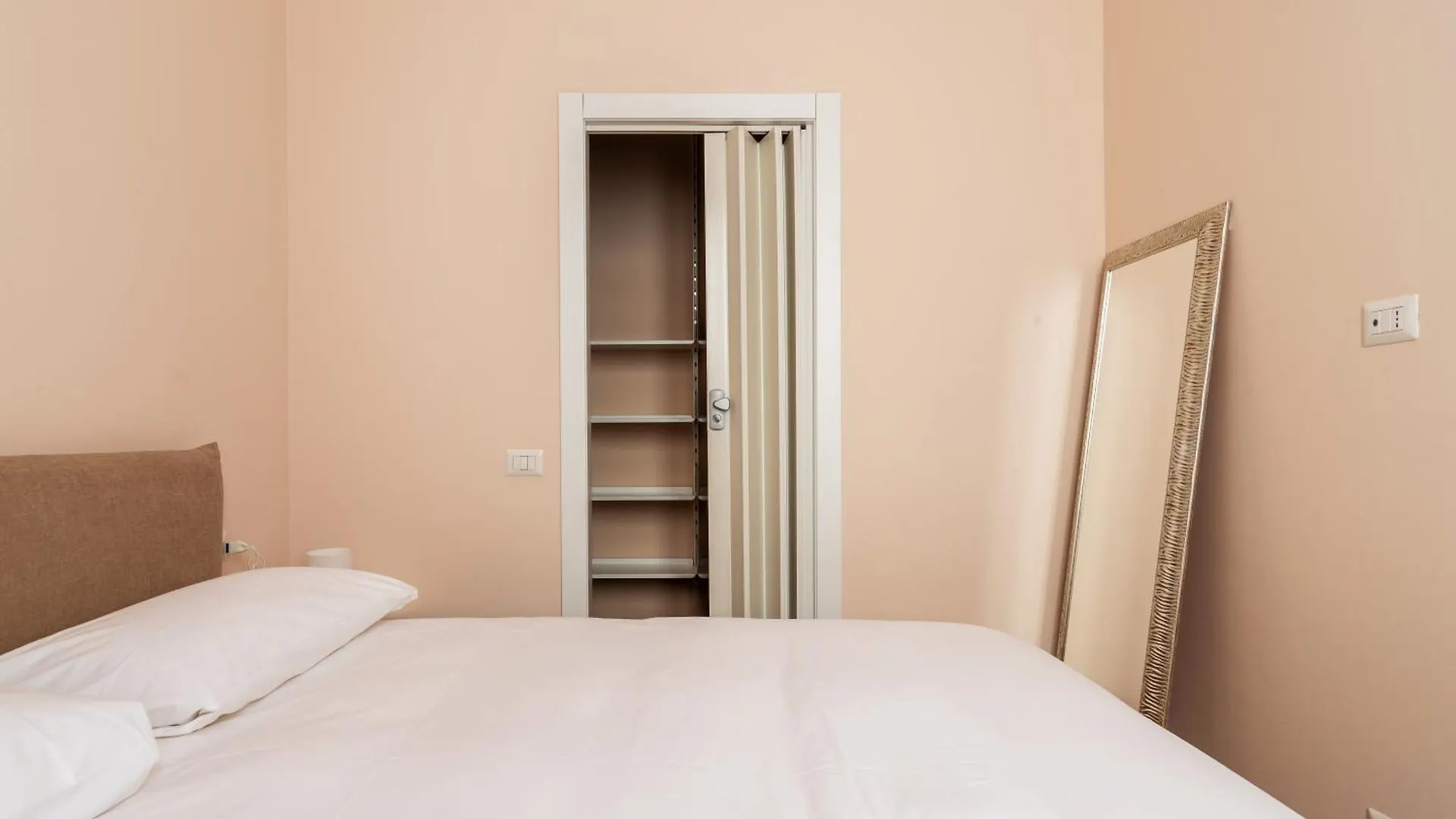 Apartment Nuovo Bilocale Appena Ristrutturato Vicino Darsena Milan