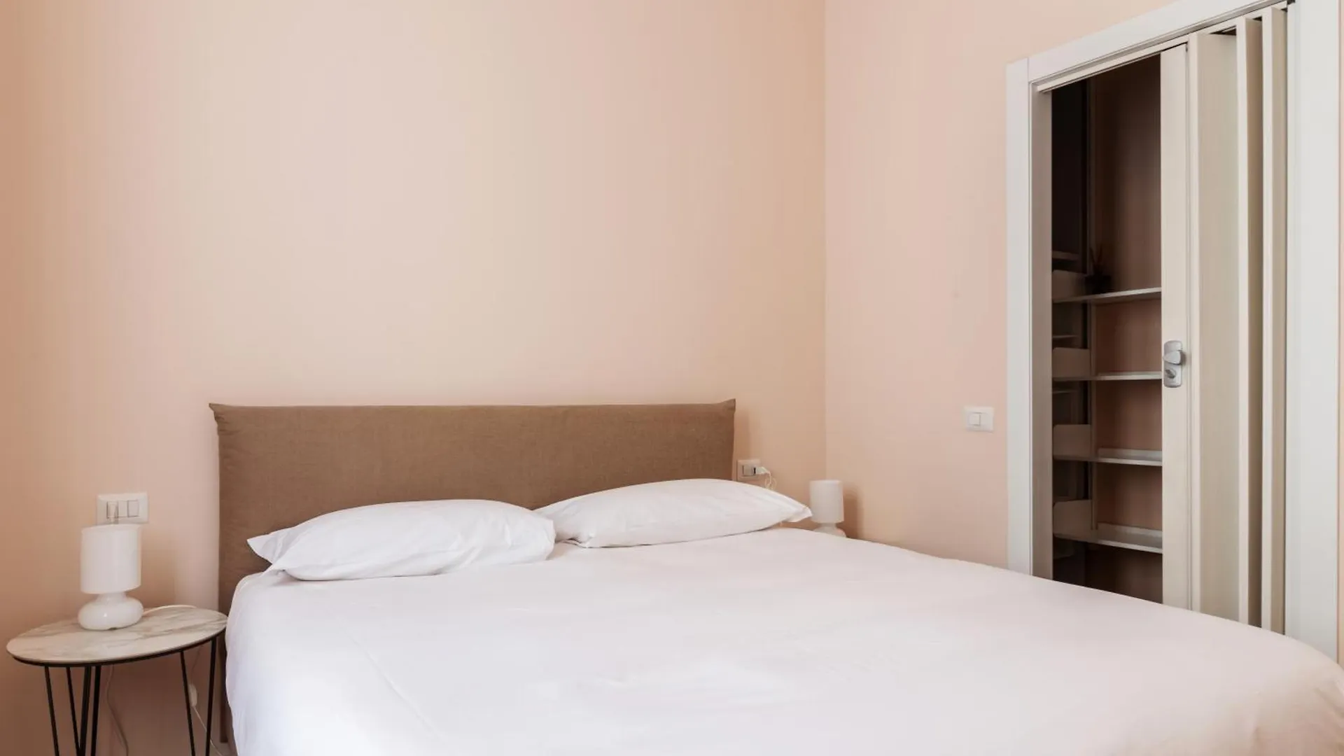 Apartment Nuovo Bilocale Appena Ristrutturato Vicino Darsena Milan Italy